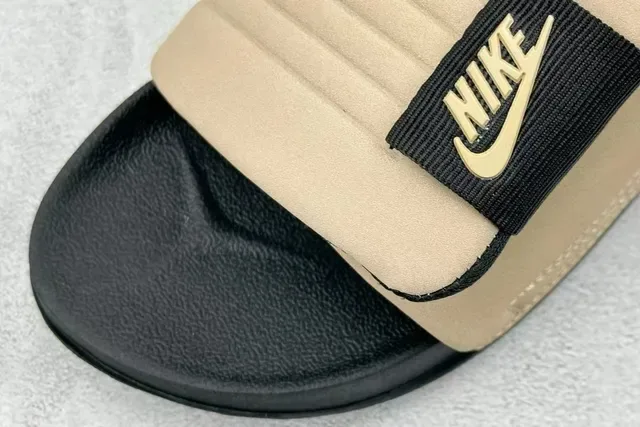 Nike Benassi Negro Beige Sandalias de Una Sola Correa Textil Acanalado 4
