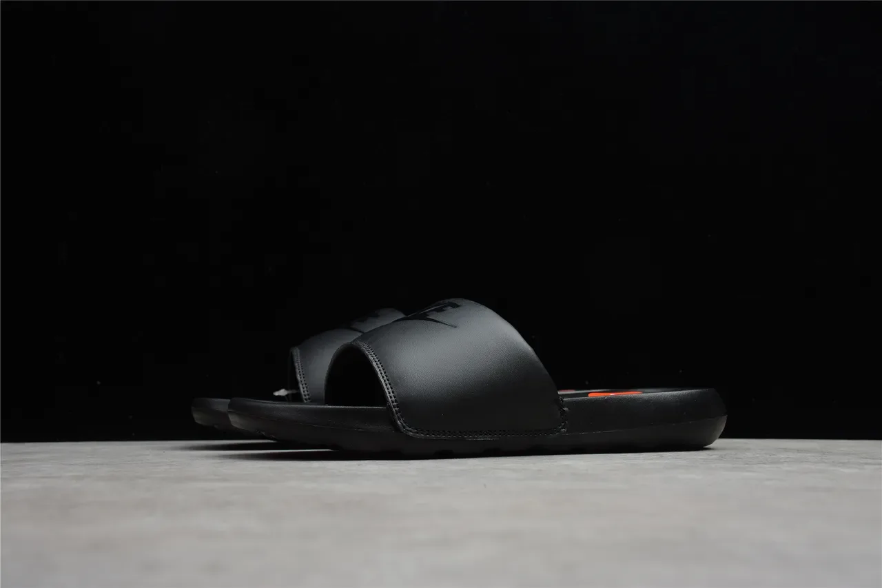 Nike Benassi Sandalias Negras y Naranja Monocromas con Footbed Moldado 11