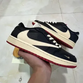 Nike Black Beige Low-Top Leather Upper Lifestyle Sneakers