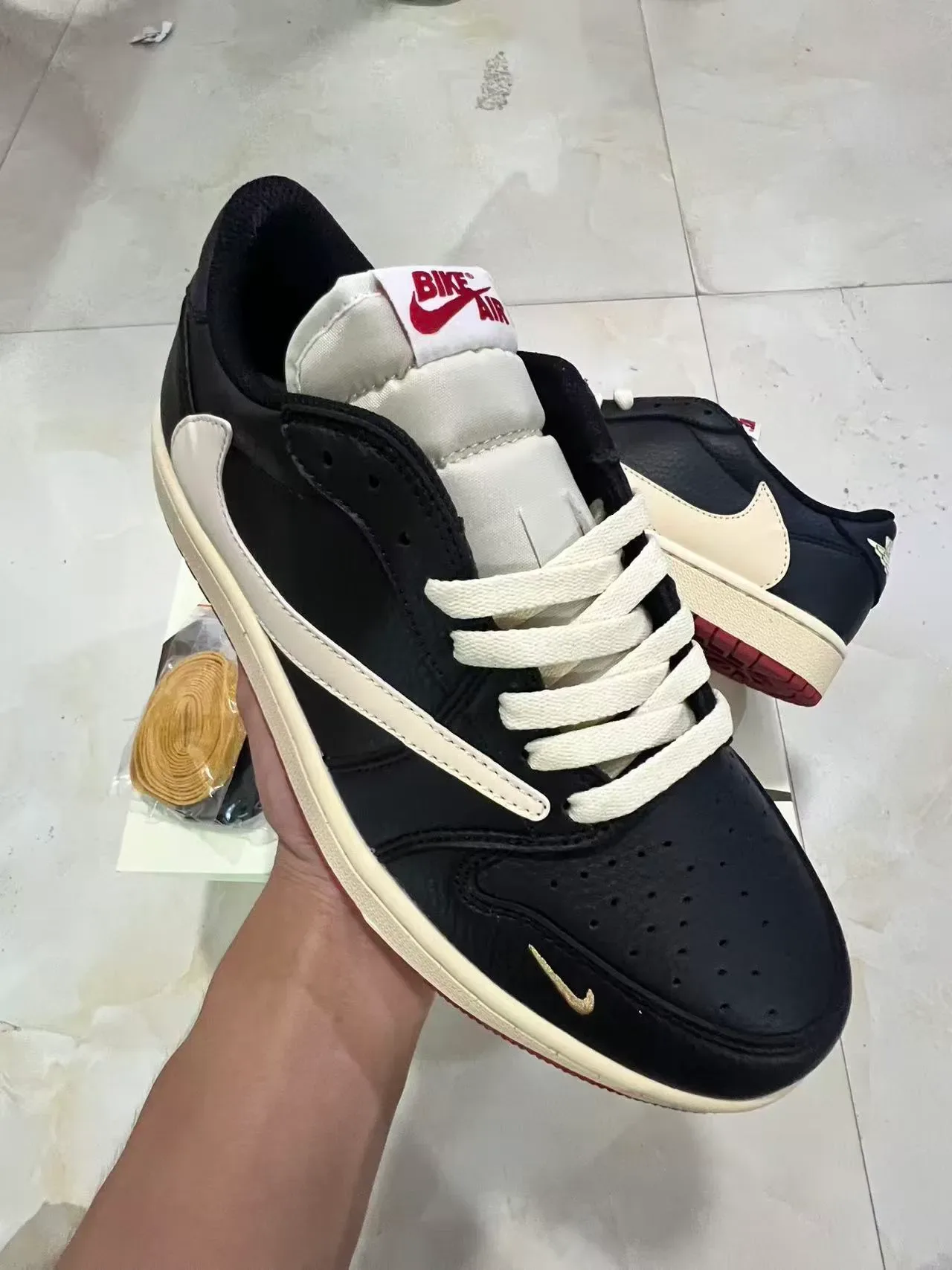 Nike Tênis Lifestyle Preto e Beige Superior em Couro Low-Top 2