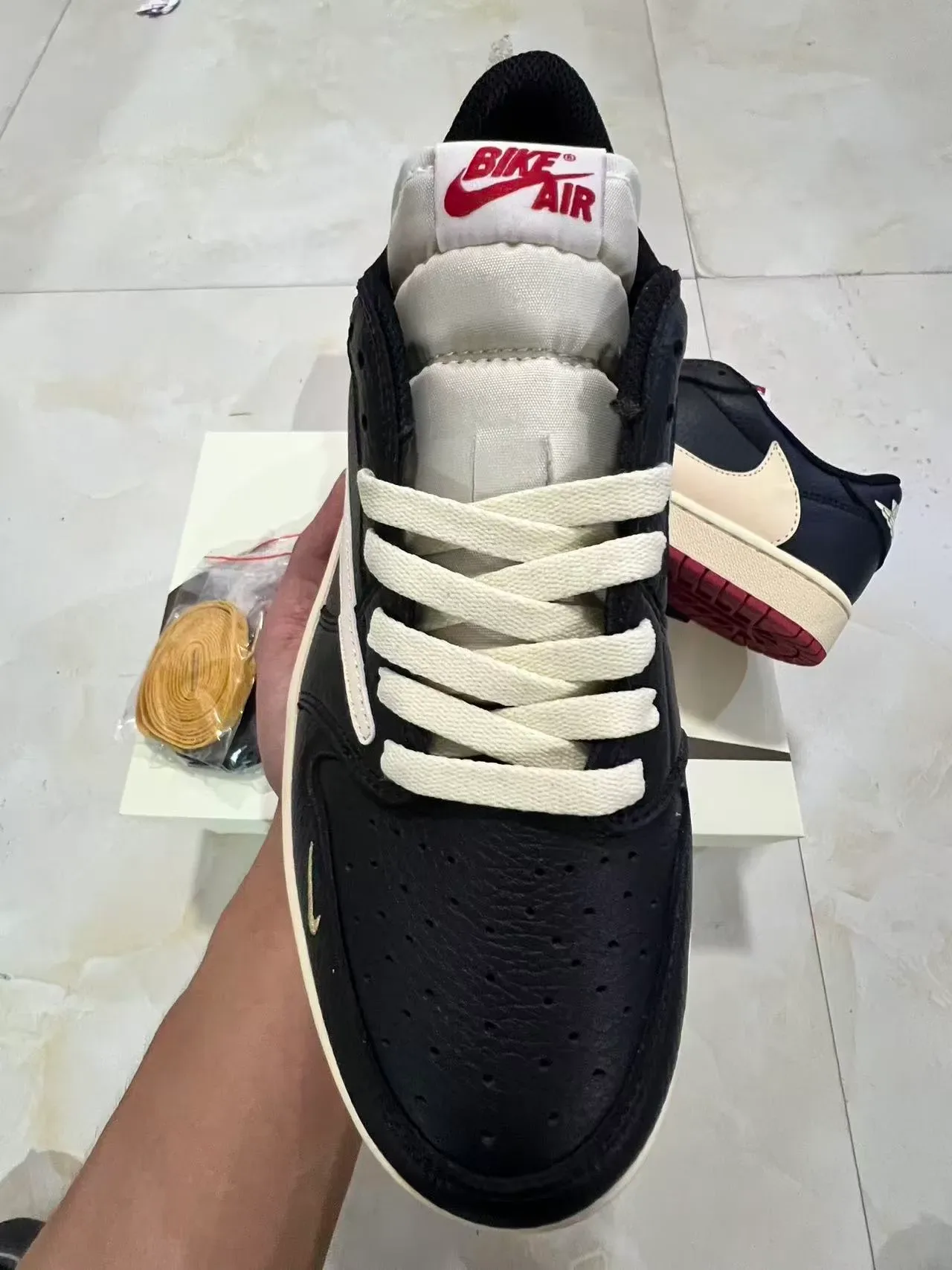 Nike Tênis Lifestyle Preto e Beige Superior em Couro Low-Top 3