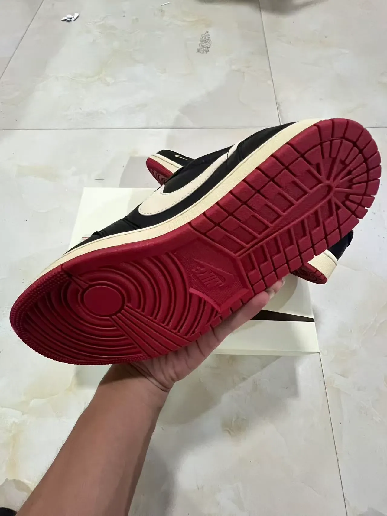 Nike Tênis Lifestyle Preto e Beige Superior em Couro Low-Top 6