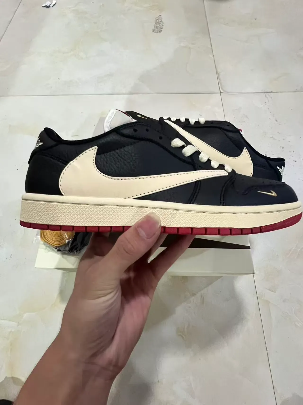 Nike Tênis Lifestyle Preto e Beige Superior em Couro Low-Top 7