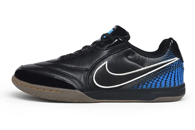 Nike Chaussures de football indoor en cuir synthétique noir et bleu low-top 7
