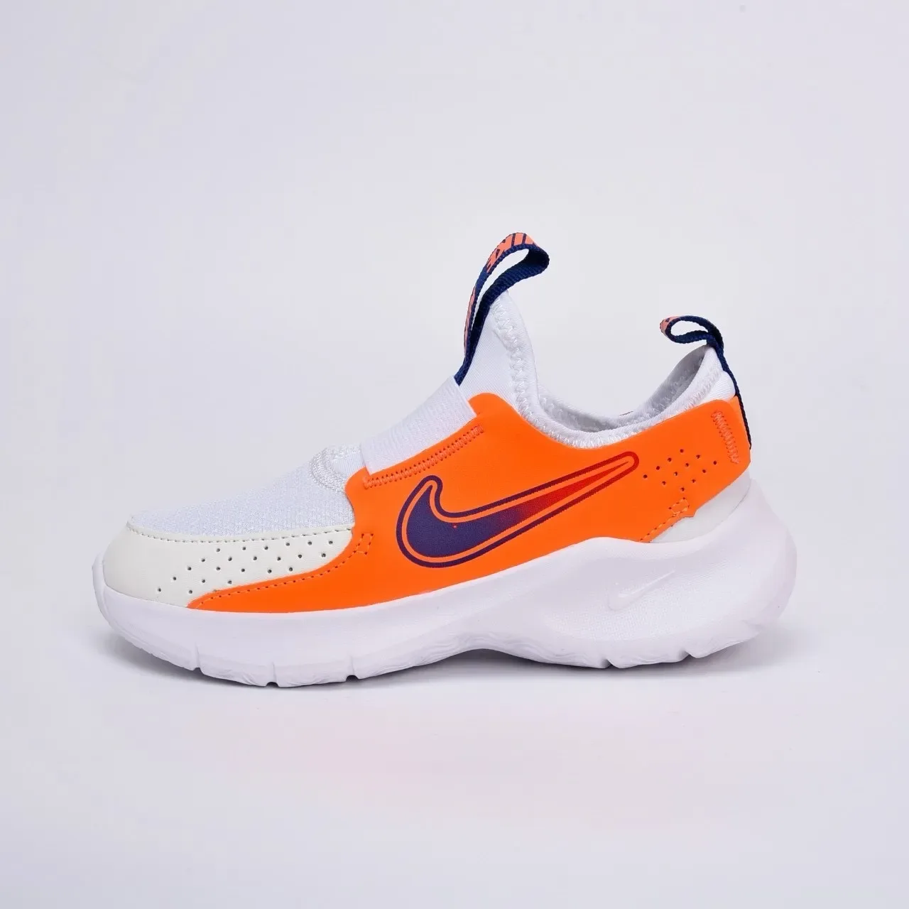 Nike Chaussures Lifestyle Noires et Dorées Slip-On en Maille Perforée 5
