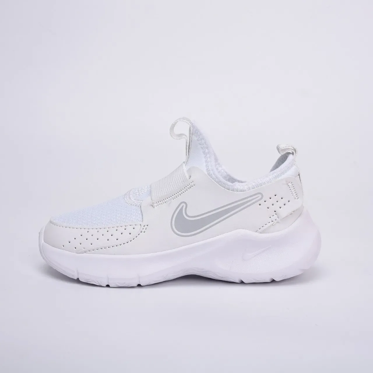 Nike Chaussures Lifestyle Noires et Dorées Slip-On en Maille Perforée 10