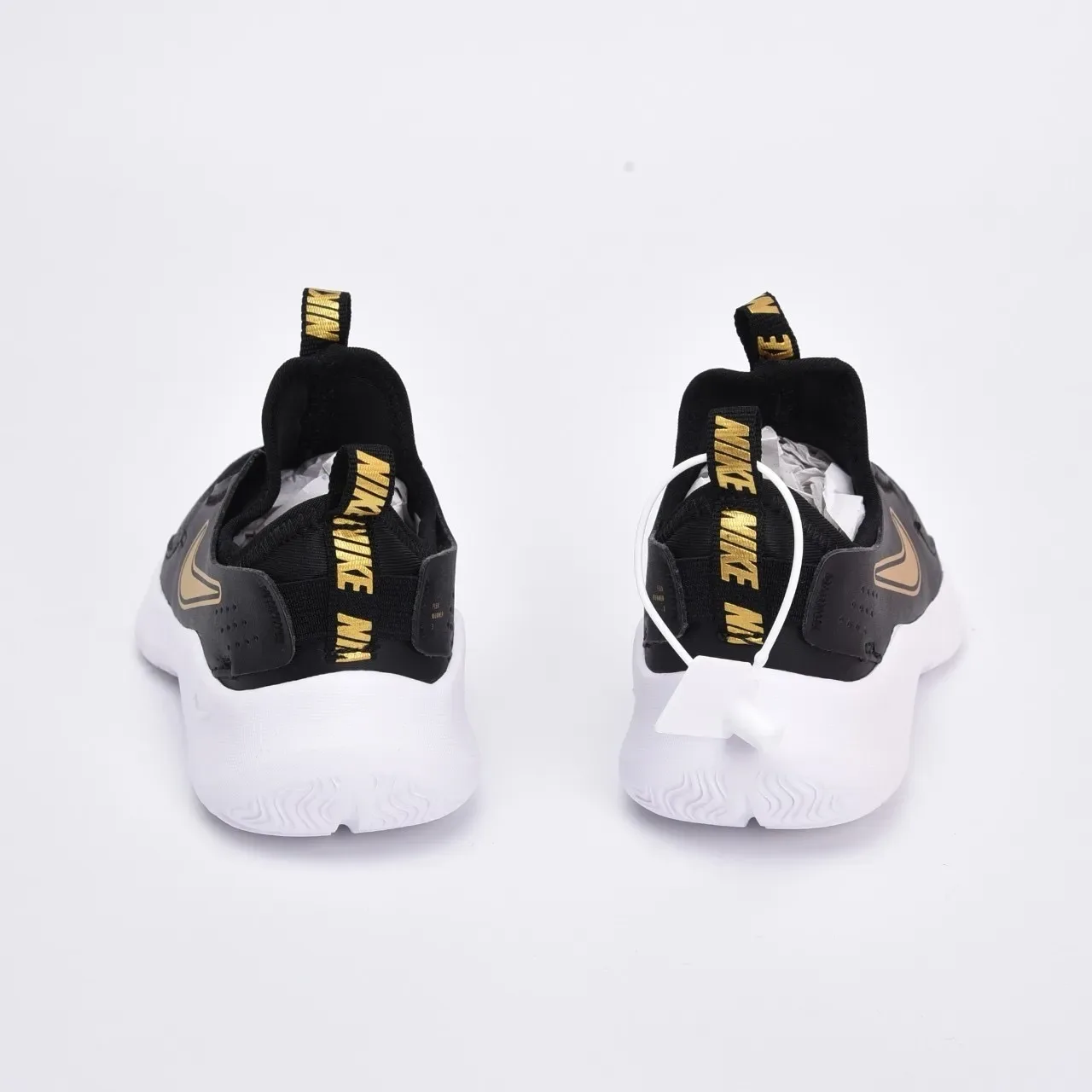 Nike Chaussures Lifestyle Noires et Dorées Slip-On en Maille Perforée 14