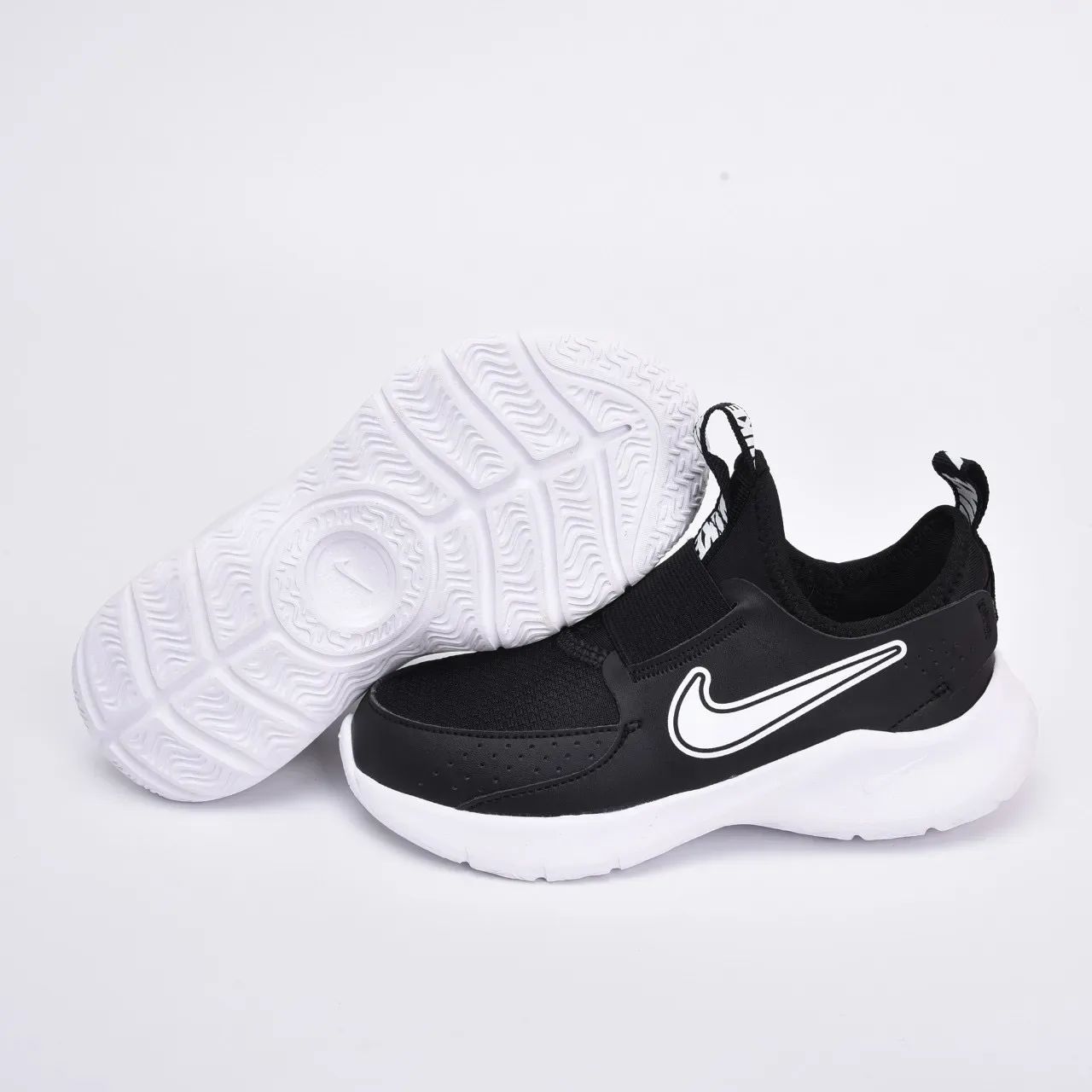 Nike Chaussures Lifestyle Noires et Dorées Slip-On en Maille Perforée 23