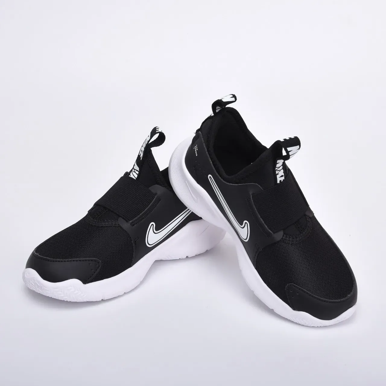 Nike Chaussures Lifestyle Noires et Dorées Slip-On en Maille Perforée 24