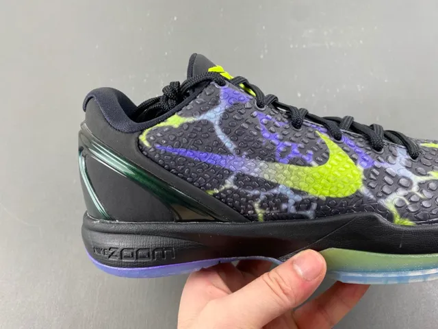 Nike Black Green Low-Top Silhouette Textured Crackle-Pattern Upper Basketball Shoes 2