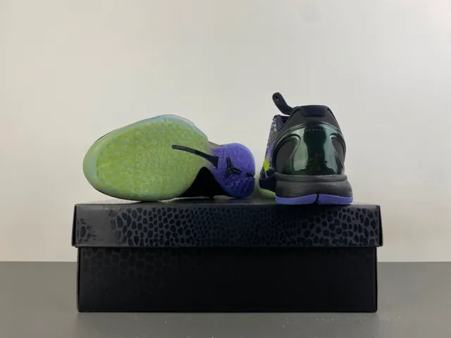 Nike Black Green Low-Top Silhouette Textured Crackle-Pattern Upper Basketball Shoes 14