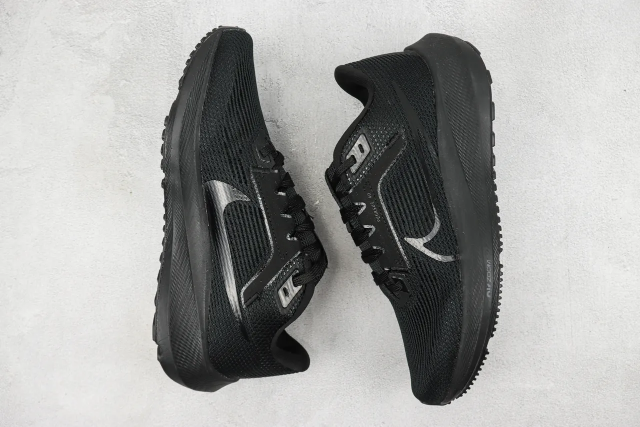 Nike Black Monochromatic Engineered Knit Upper Running Shoes 2