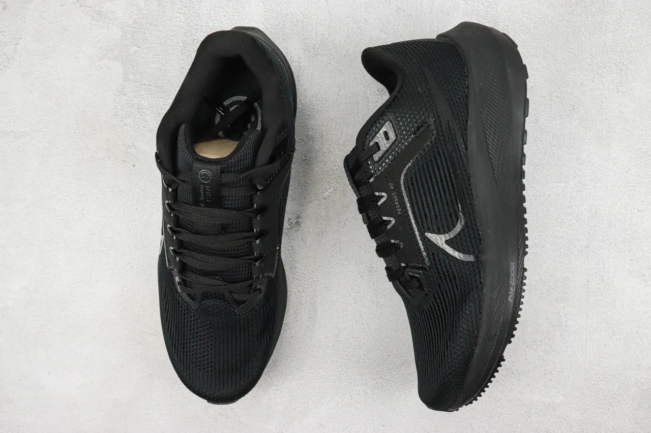Nike Black Monochromatic Engineered Knit Upper Running Shoes 3
