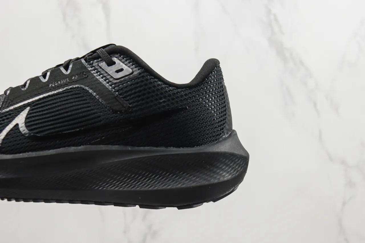 Nike Black Monochromatic Engineered Knit Upper Running Shoes 7