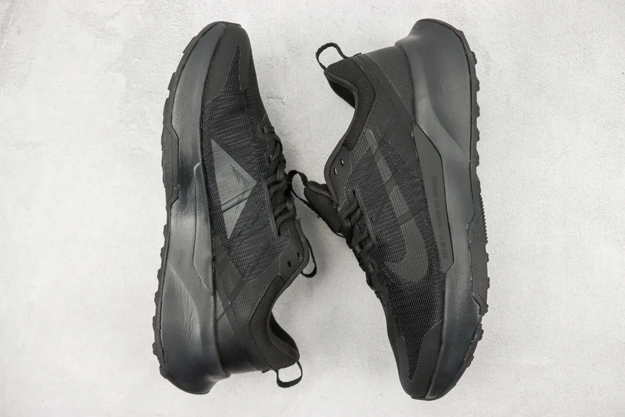 Nike Black Monochrome Mesh And Synthetic Overlay Construction Lifestyle Sneakers 2