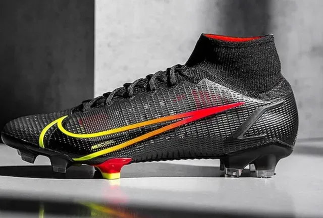 Nike Noir et Rouge Coupe Haute Col Tricot Swoosh Dynamique Gradation Overlay Surface Ferme Chaussures de Football 7