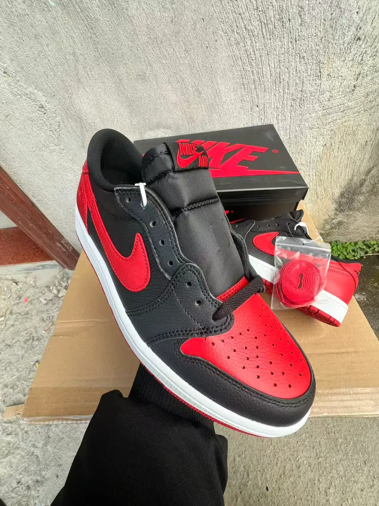 Nike Black Red Leather Upper Perforated Toe Box Lifestyle Sneakers 2