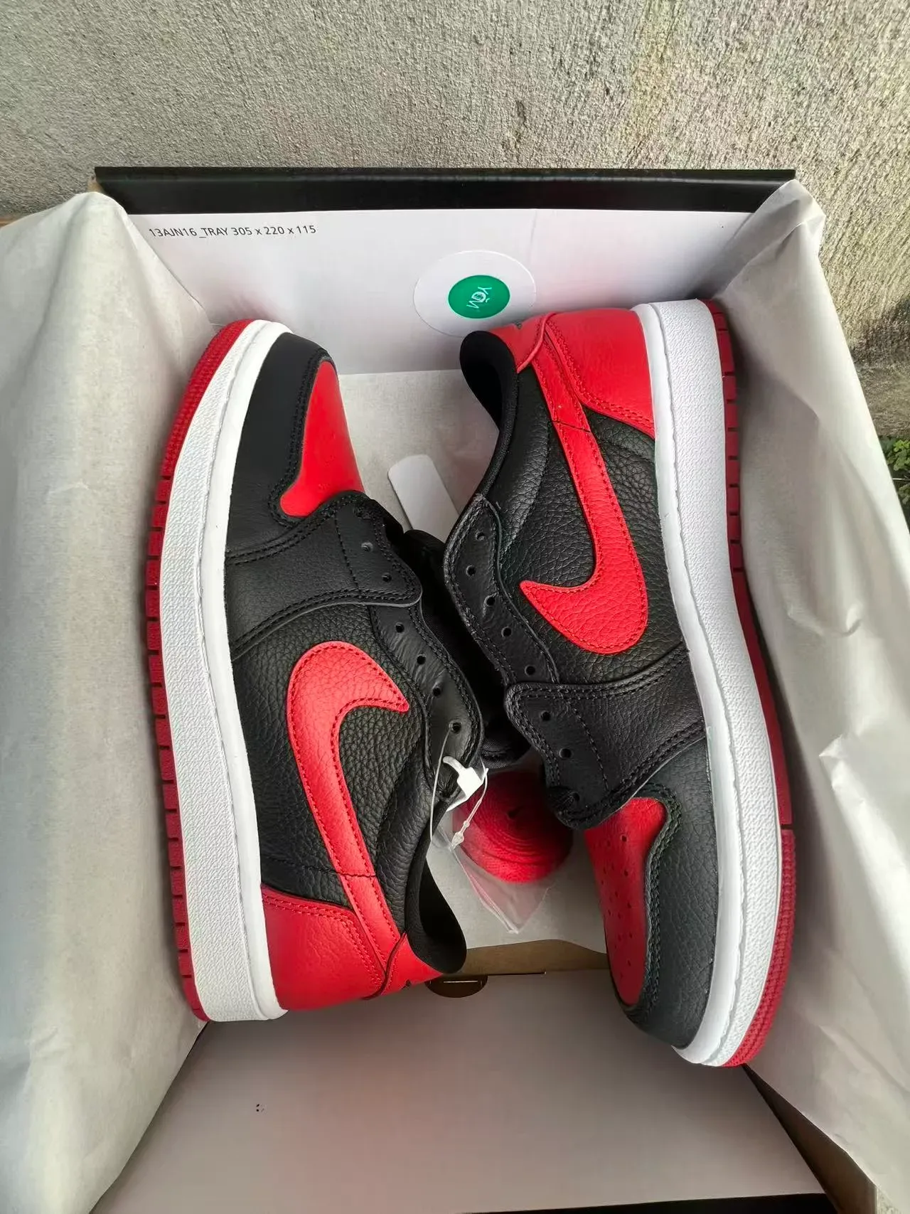 Nike Black Red Leather Upper Perforated Toe Box Lifestyle Sneakers 9