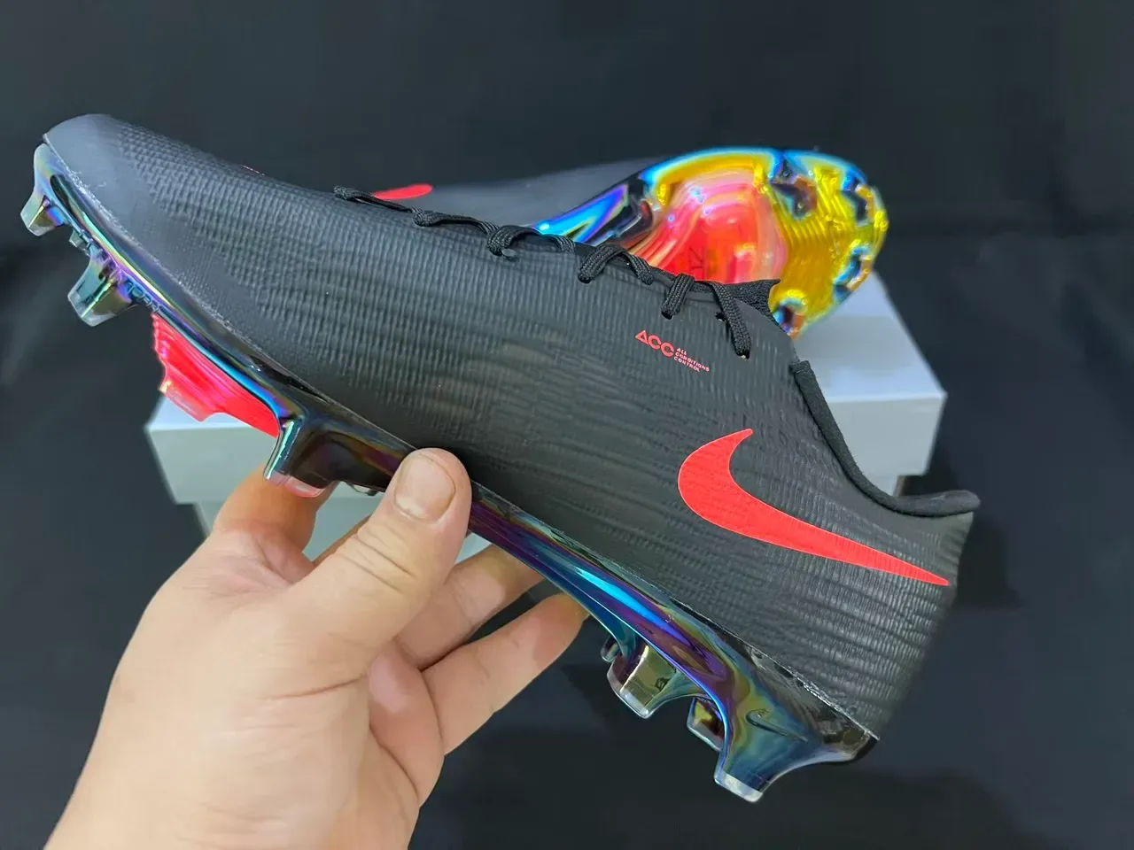 Nike Chaussures de football noir rouge Low-Cut Flyweave Upper Firm-Ground 4