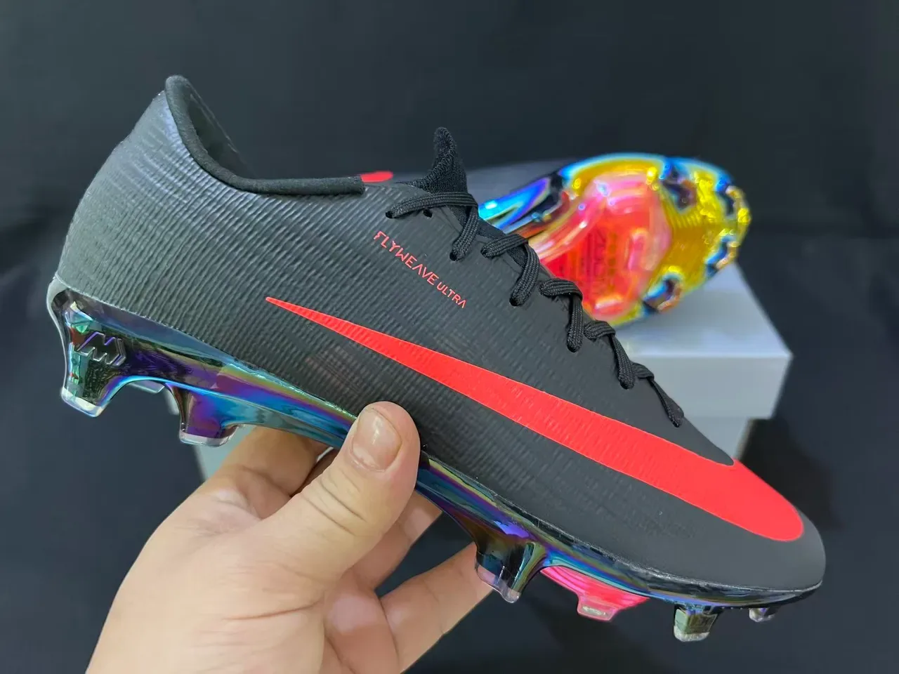 Nike Chaussures de football noir rouge Low-Cut Flyweave Upper Firm-Ground 7