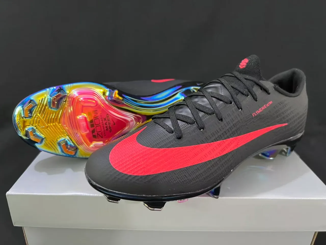 Nike Chaussures de football noir rouge Low-Cut Flyweave Upper Firm-Ground 9