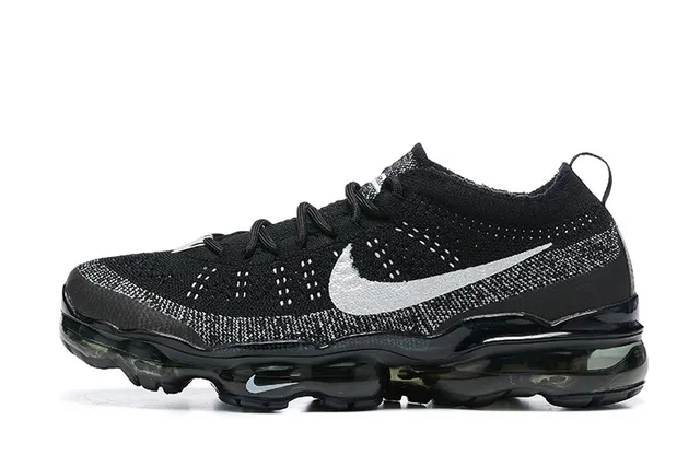 Chaussures de course Nike noires argentées Flyknit haut avec cushioning d'air visible sur la semelle 4