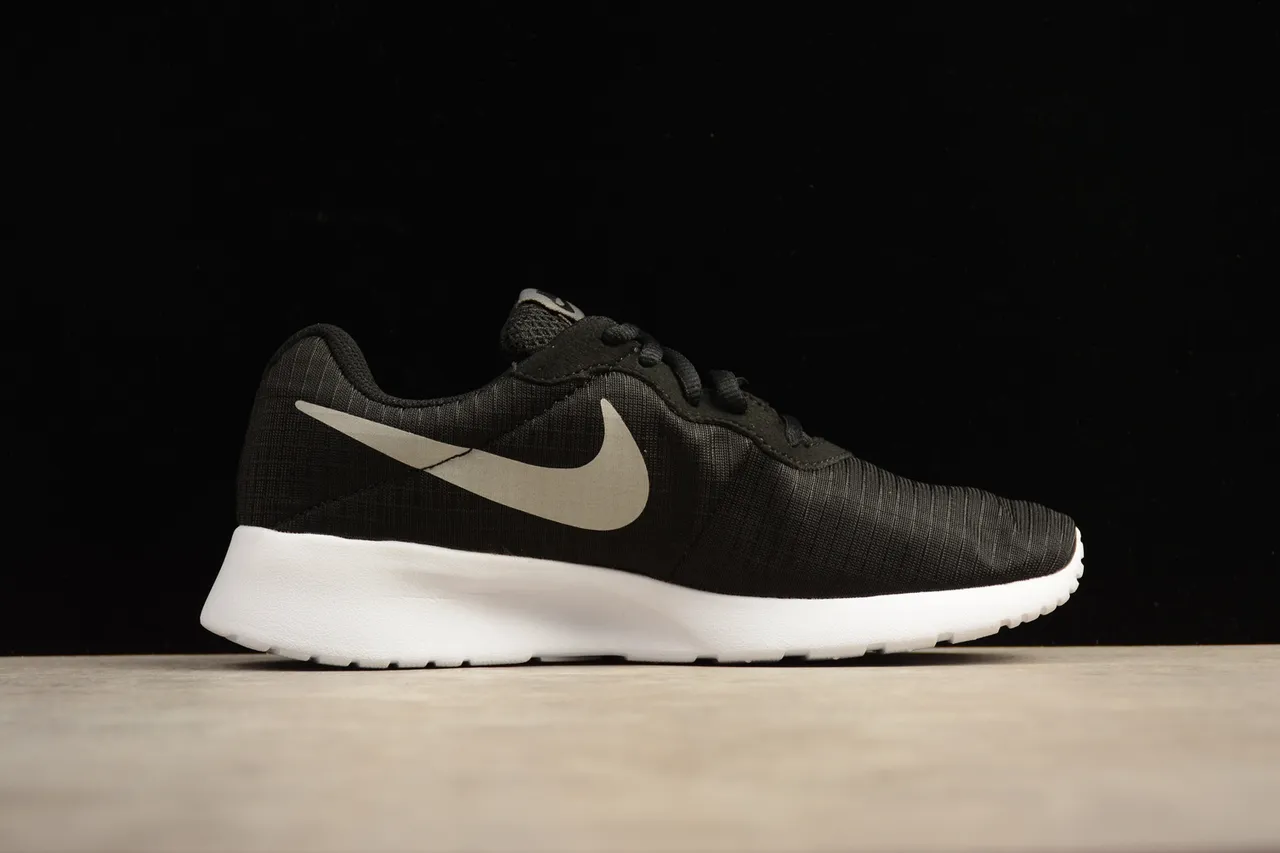 Nike Black Silver Ribbed Knit Upper Metallic Swoosh Lifestyle Sneakers 12