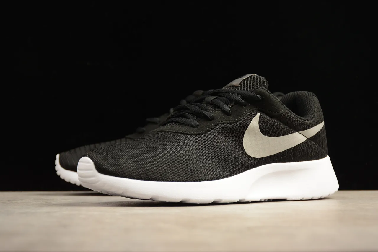 Nike Black Silver Ribbed Knit Upper Metallic Swoosh Lifestyle Sneakers 13