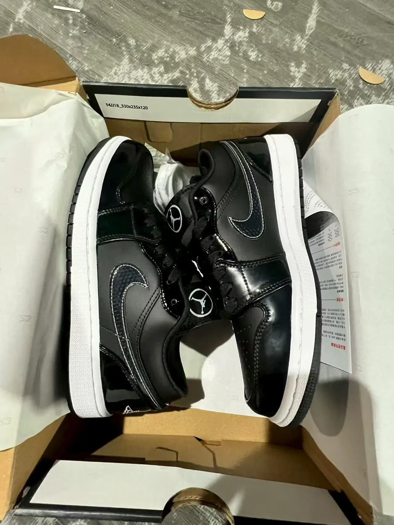 Nike Black White Glossy Patent Overlays Midsole Contrast Lifestyle Sneakers 9