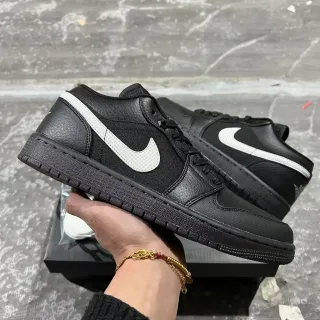 Nike Black White Low-Top Leather-and-Textile Upper Lifestyle Sneakers
