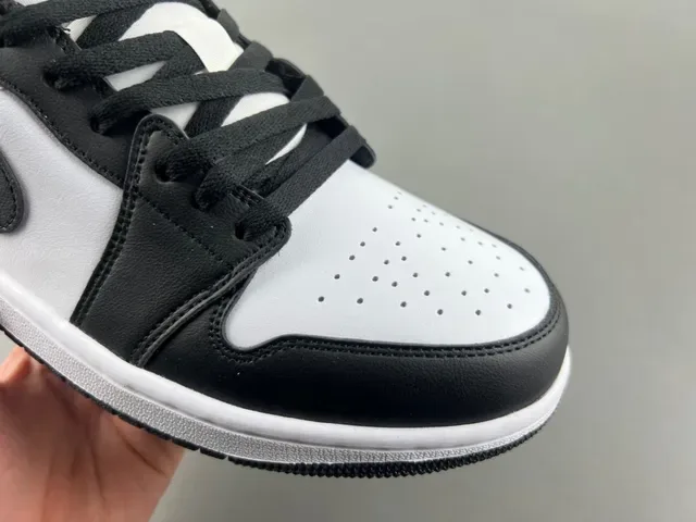Nike Sneakers Lifestyle Noir et Blanc Low-Top avec Panneaux en Cuir 3