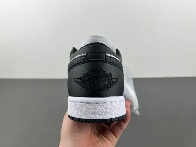 Nike Sneakers Lifestyle Noir et Blanc Low-Top avec Panneaux en Cuir 4
