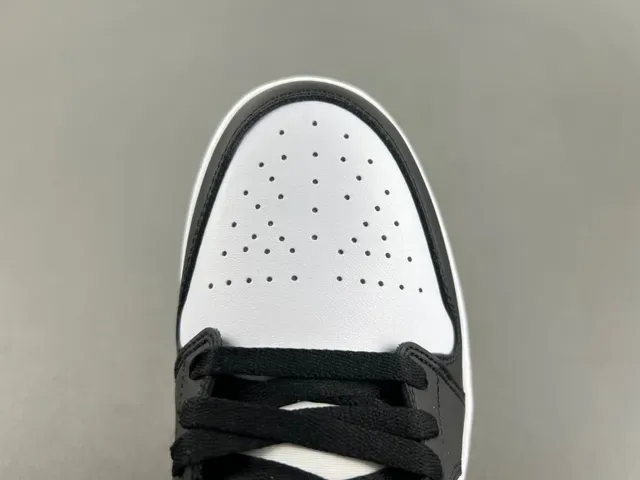 Nike Sneakers Lifestyle Noir et Blanc Low-Top avec Panneaux en Cuir 6