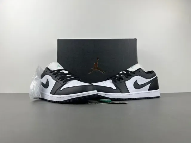Nike Sneakers Lifestyle Noir et Blanc Low-Top avec Panneaux en Cuir 10