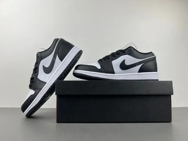 Nike Sneakers Lifestyle Noir et Blanc Low-Top avec Panneaux en Cuir 11