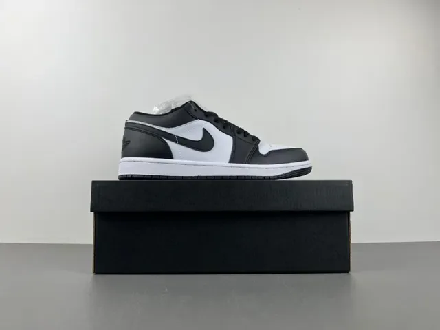 Nike Sneakers Lifestyle Noir et Blanc Low-Top avec Panneaux en Cuir 12