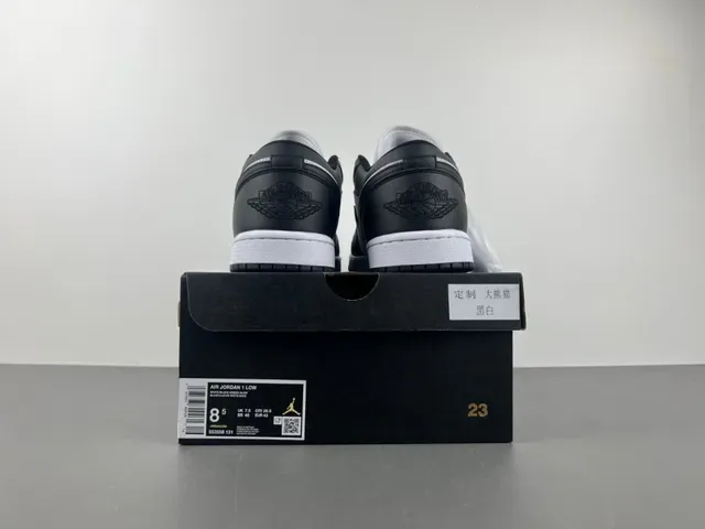Nike Sneakers Lifestyle Noir et Blanc Low-Top avec Panneaux en Cuir 14