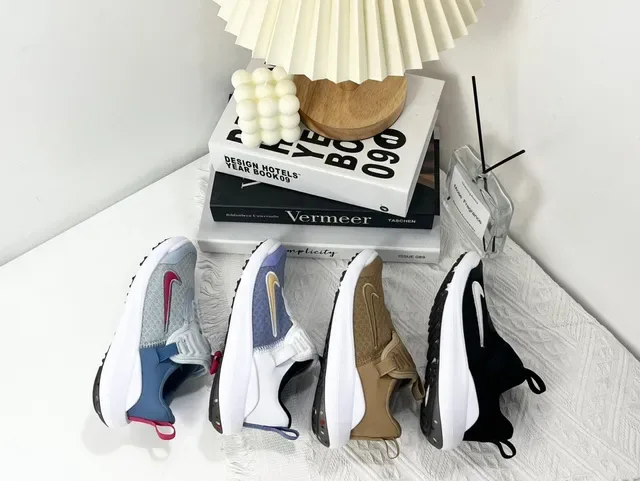 Nike Black White Slip-On Knit Upper Lifestyle Sneakers 3