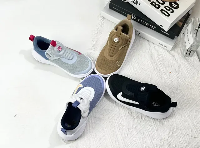 Nike Black White Slip-On Knit Upper Lifestyle Sneakers 4
