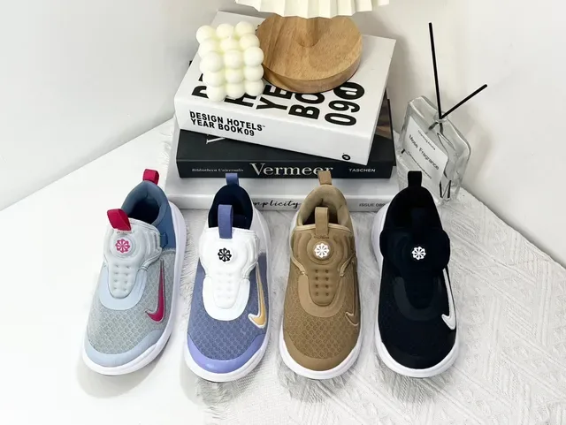 Nike Black White Slip-On Knit Upper Lifestyle Sneakers 5