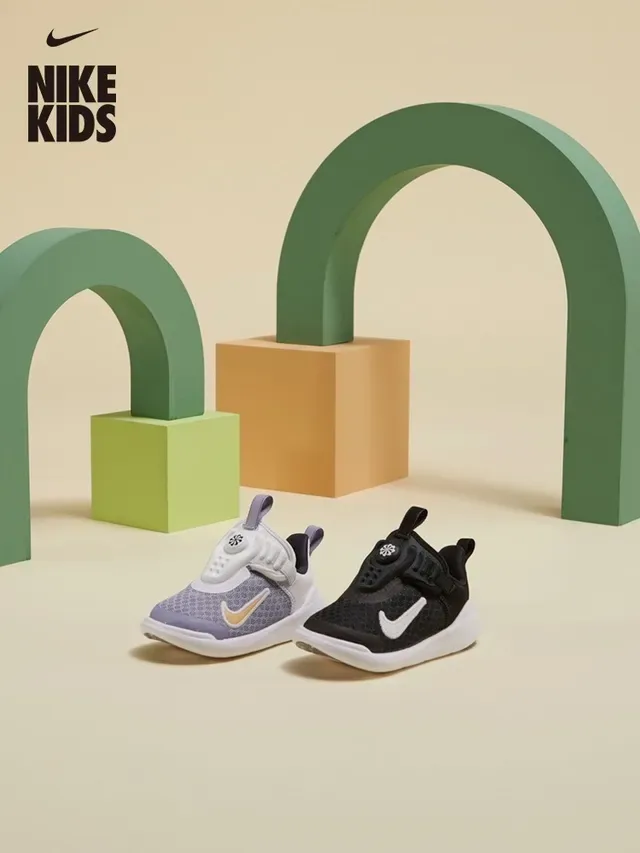Nike Black White Slip-On Knit Upper Lifestyle Sneakers 6