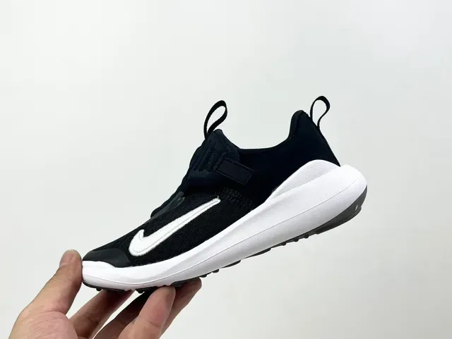 Nike Black White Slip-On Knit Upper Lifestyle Sneakers 10
