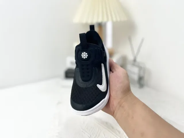 Nike Black White Slip-On Knit Upper Lifestyle Sneakers 12