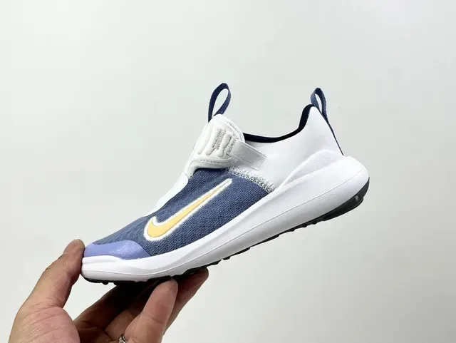 Nike Black White Slip-On Knit Upper Lifestyle Sneakers 13