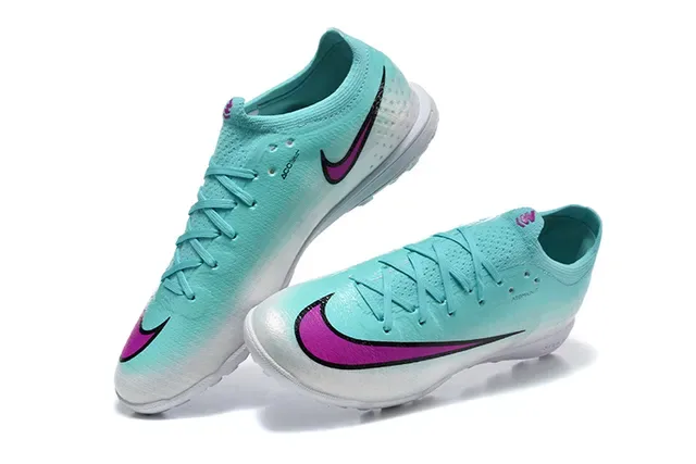 Nike Chaussures de Football Bleues Roses avec Upper en Knit, Gradiente Aqua-To-White pour Turf 2