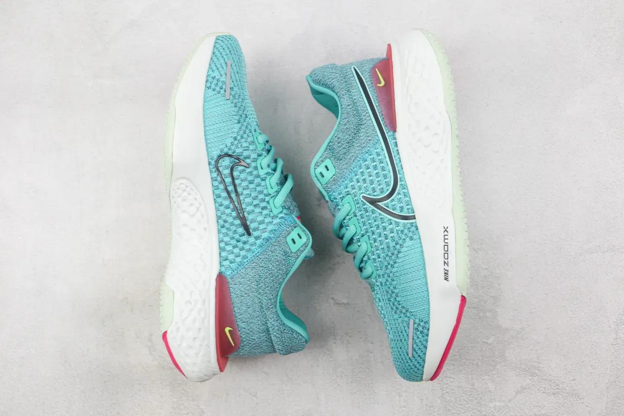Nike Chaussures de running bleu et rose upper knit ZoomX midsole 2