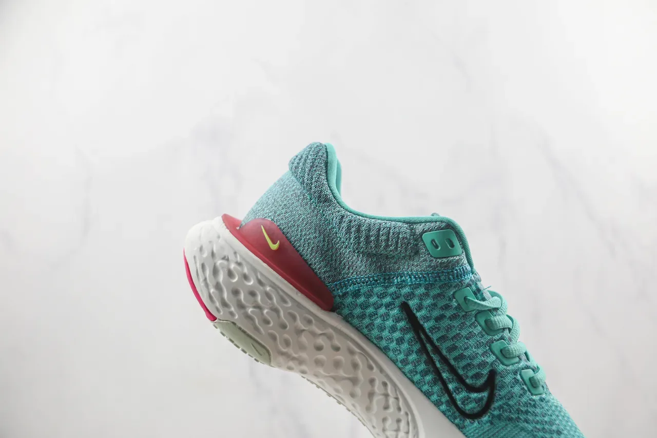 Nike Chaussures de running bleu et rose upper knit ZoomX midsole 5
