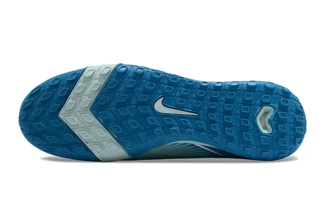 Nike Chaussures de football Turf avec col de chaussette et upper de knit texturé bleu et blanc 6