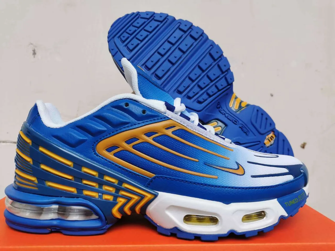 Nike Blue Yellow Layered Synthetic Cage Visible Air Cushioning Lifestyle Sneakers 5