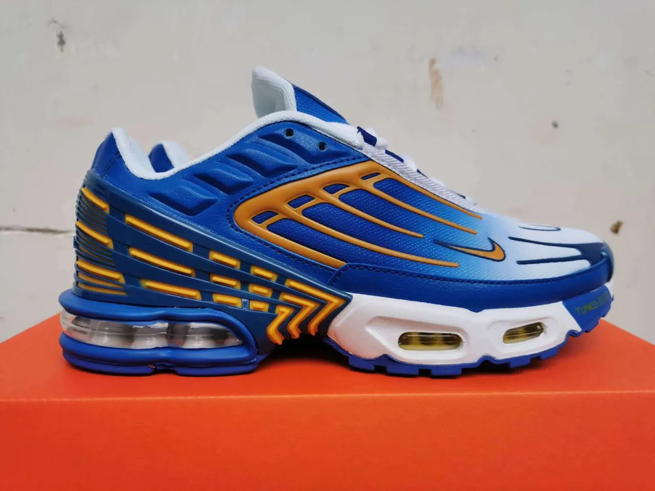 Nike Blue Yellow Layered Synthetic Cage Visible Air Cushioning Lifestyle Sneakers 7